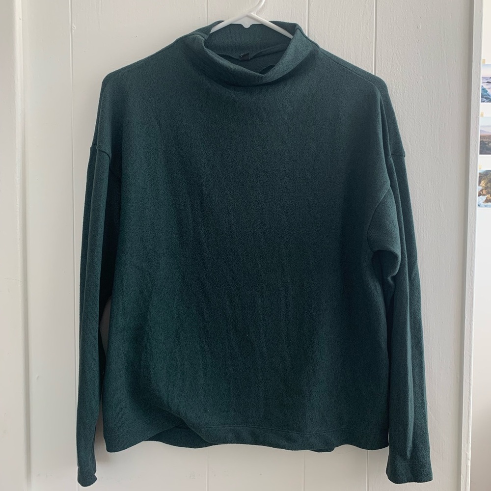 Uniqlo sweater